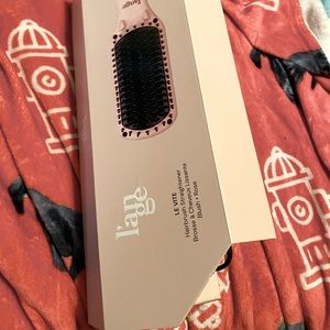 Lange straightening brush